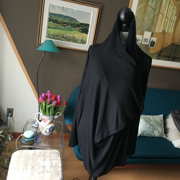 Black Market Voluminous Top - Picture 6 of 8